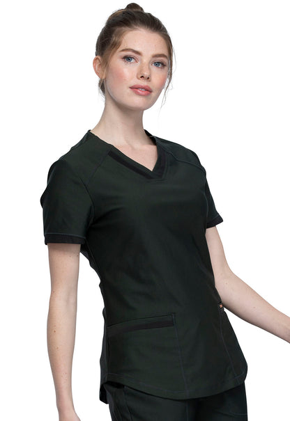 Cherokee Form V-Neck Top in Olive Branch