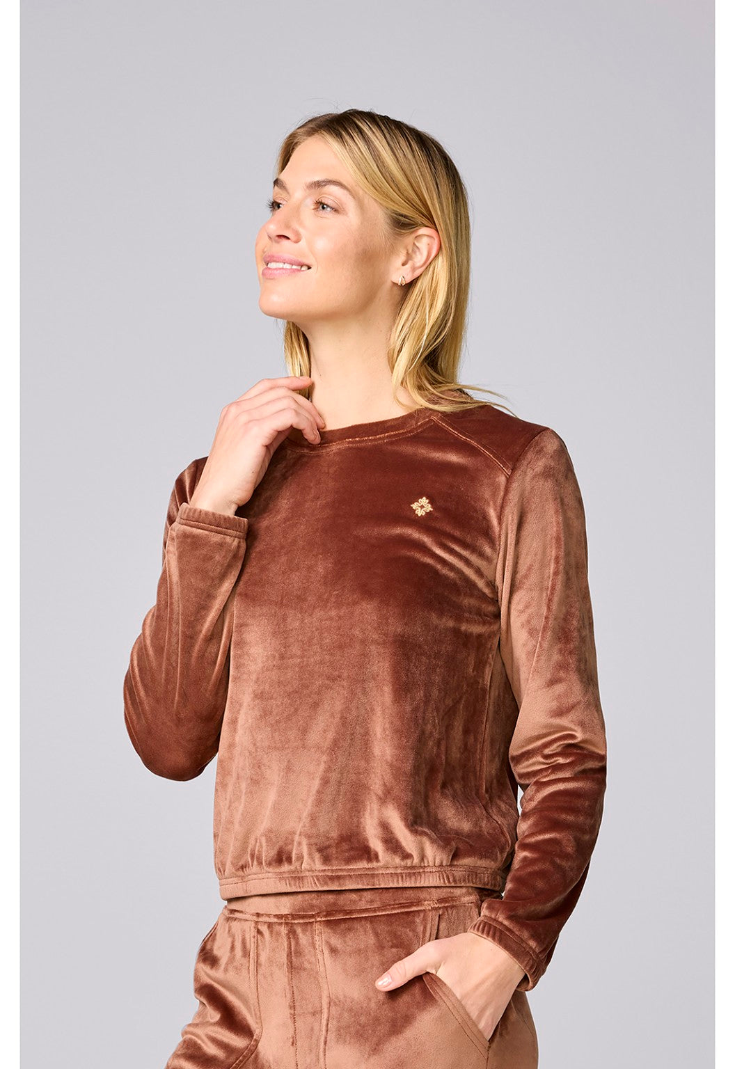 Med Couture Women's Velour Pullover Hot Cocoa